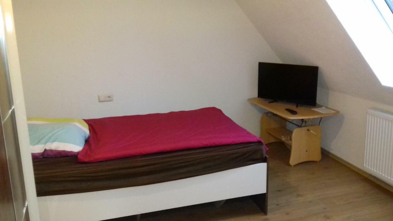 Biberach-Riss-Zimmer-frei, Monteurszimmer Birkenhard Zimmer foto